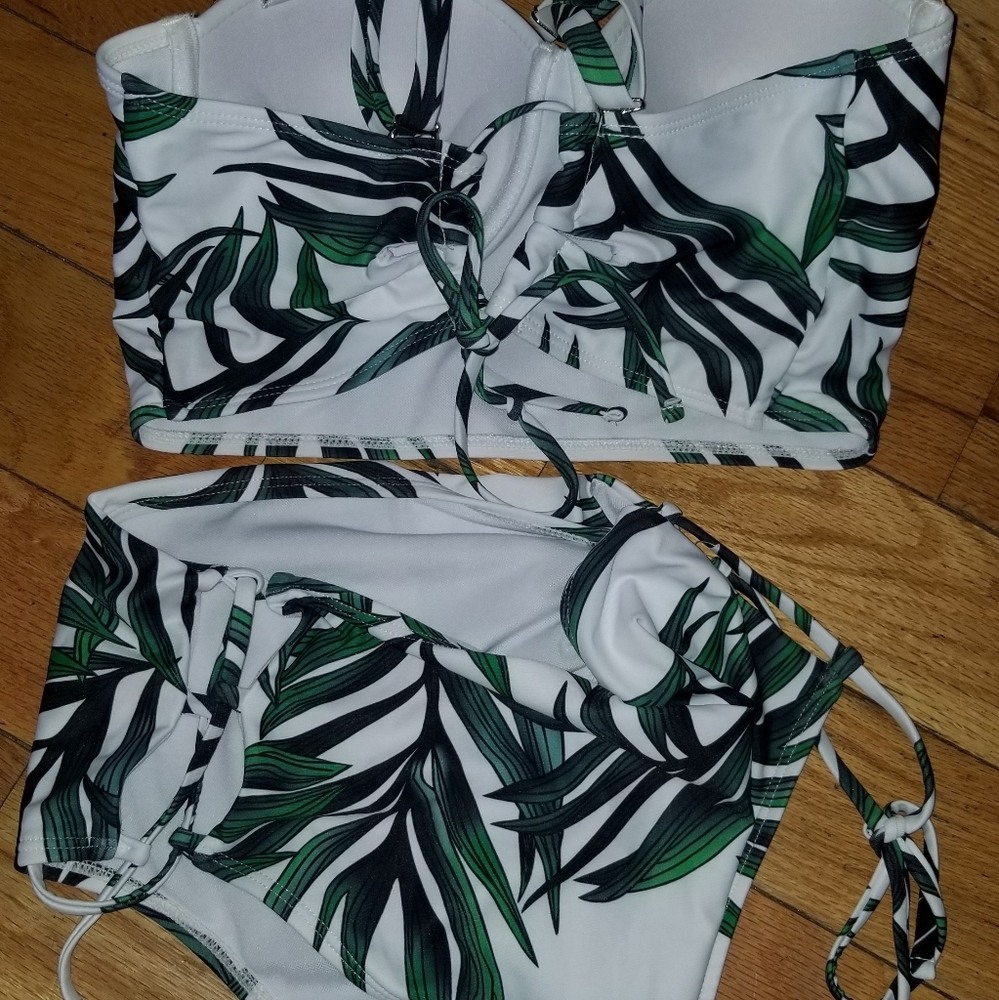 Gorgeous NEW 2 piece bathingsuit